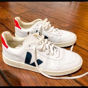 Black and Red Veja V-10's